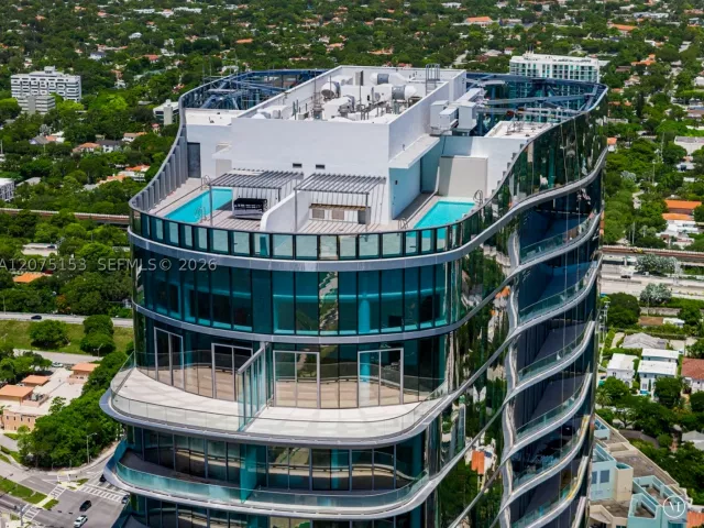 6-bedroom condo for sale in Miami - 175 SE 25th Road UPH01 - MondialRealty