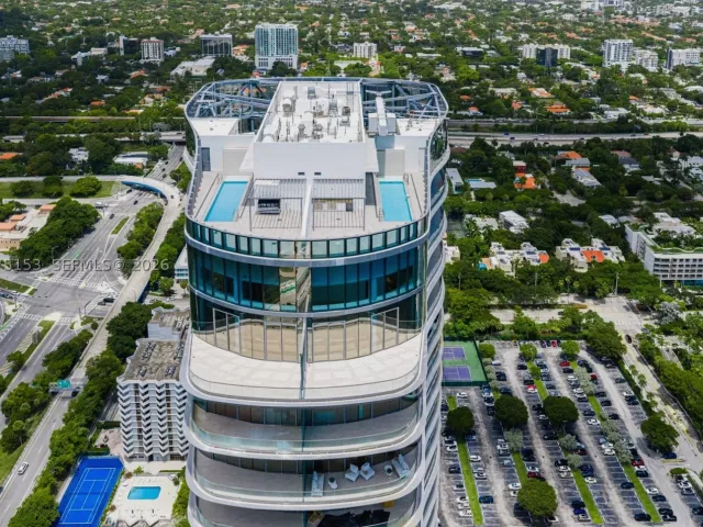 6-bedroom condo for sale in Miami - 175 SE 25th Road UPH01 - MondialRealty