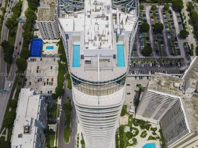 6-bedroom condo for sale in Miami - 175 SE 25th Road UPH01 - MondialRealty