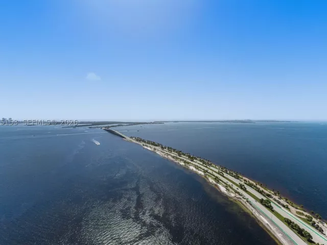 6-bedroom condo for sale in Miami - 175 SE 25th Road UPH01 - MondialRealty