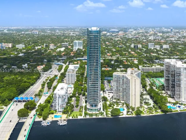 6-bedroom condo for sale in Miami - 175 SE 25th Road UPH01 - MondialRealty
