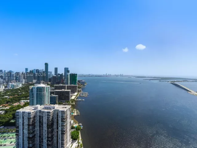 6-bedroom condo for sale in Miami - 175 SE 25th Road UPH01 - MondialRealty