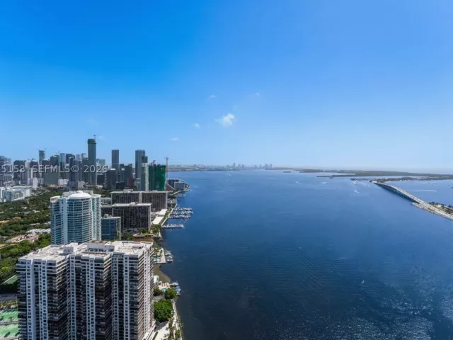6-bedroom condo for sale in Miami - 175 SE 25th Road UPH01 - MondialRealty