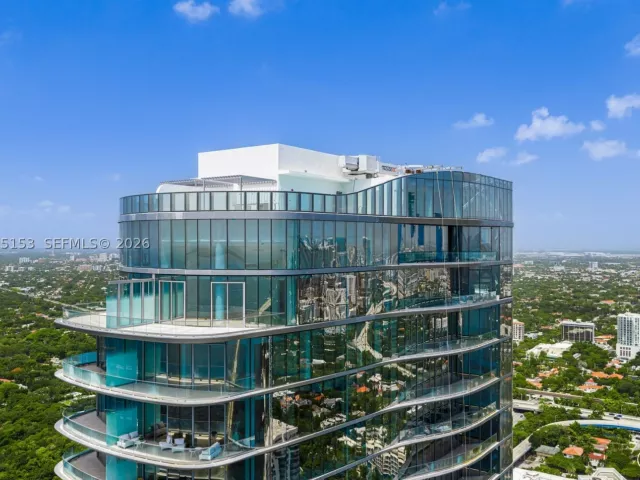 6-bedroom condo for sale in Miami - 175 SE 25th Road UPH01 - MondialRealty