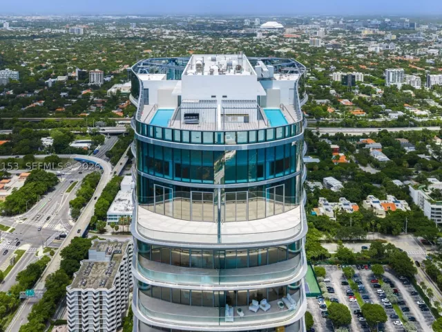 6-bedroom condo for sale in Miami - 175 SE 25th Road UPH01 - MondialRealty