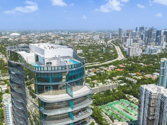 6-bedroom condo for sale in Miami - 175 SE 25th Road UPH01 - MondialRealty