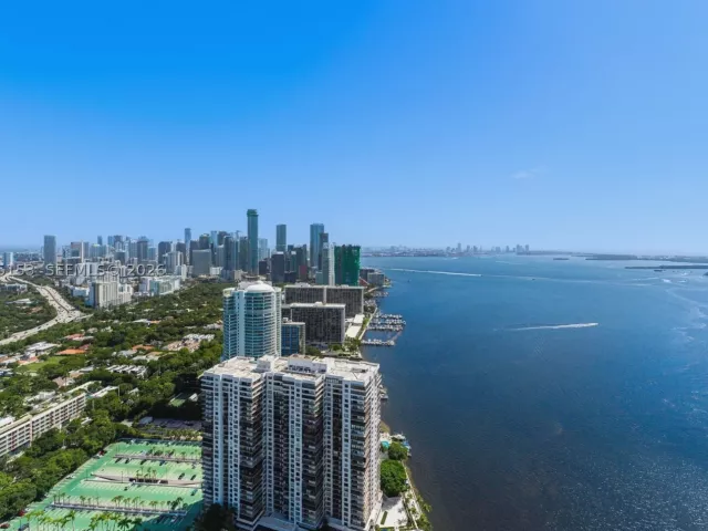 6-bedroom condo for sale in Miami - 175 SE 25th Road UPH01 - MondialRealty