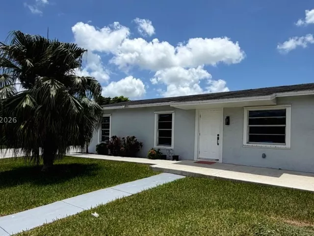 4-bedroom home for rent in Homestead - 15400 SW 305th St - MondialRealty