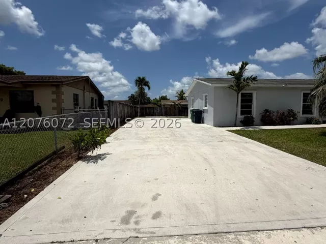 4-bedroom home for rent in Homestead - 15400 SW 305th St - MondialRealty