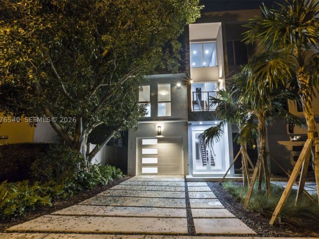 3-bedroom home for rent in Fort Lauderdale - 619 NE 14th Ave - MondialRealty