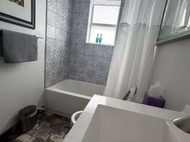 3-bedroom home for sale in Wilton Manors - 614 NE 26th Street - MondialRealty