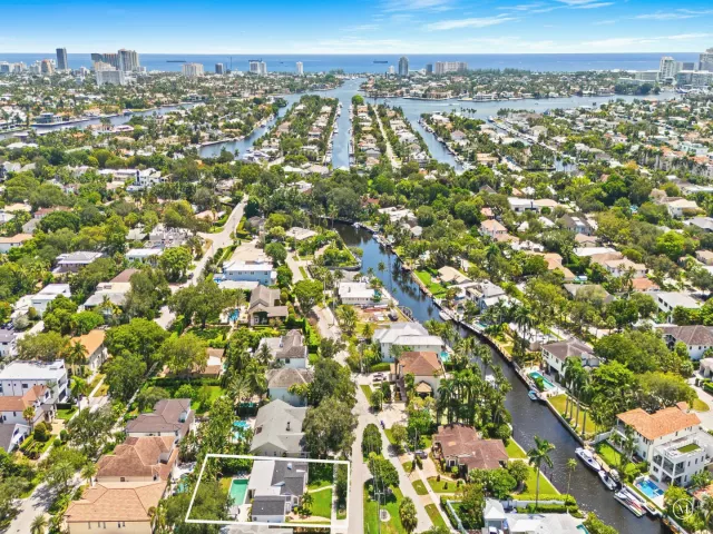 4-bedroom home for sale in Fort Lauderdale - 1001 SE 10th Street - MondialRealty