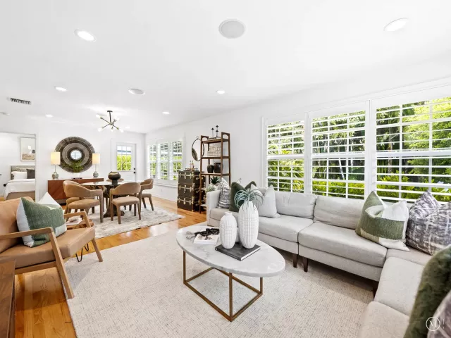 4-bedroom home for sale in Fort Lauderdale - 1001 SE 10th Street - MondialRealty