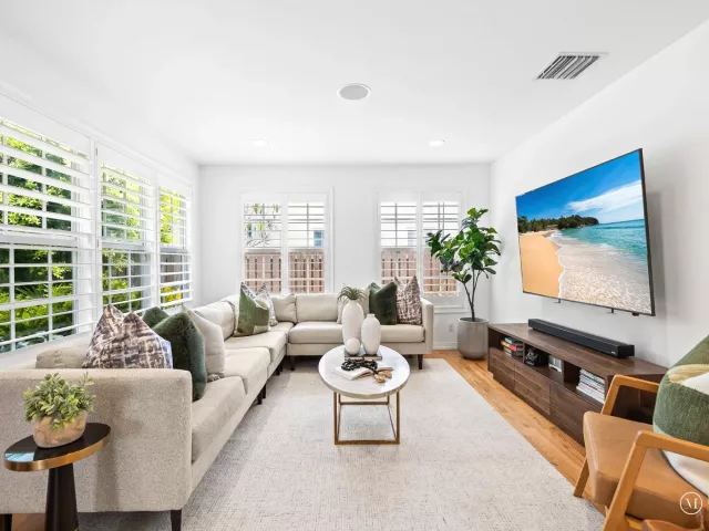 4-bedroom home for sale in Fort Lauderdale - 1001 SE 10th Street - MondialRealty