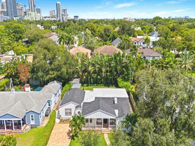 4-bedroom home for sale in Fort Lauderdale - 1001 SE 10th Street - MondialRealty