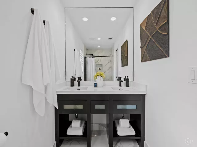 4-bedroom home for sale in Fort Lauderdale - 1001 SE 10th Street - MondialRealty