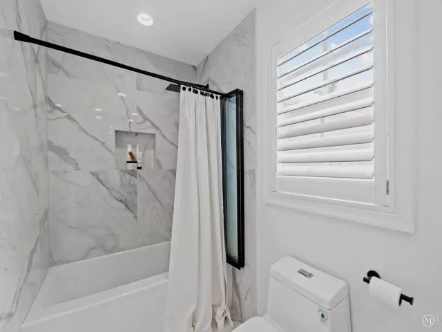 4-bedroom home for sale in Fort Lauderdale - 1001 SE 10th Street - MondialRealty