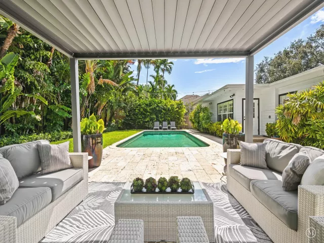 4-bedroom home for sale in Fort Lauderdale - 1001 SE 10th Street - MondialRealty