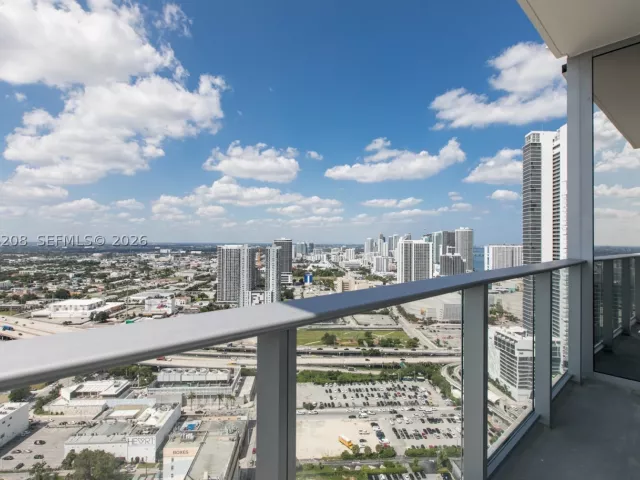 1-bedroom condo for rent in Miami - 851 NE 1st Ave 3402 - MondialRealty
