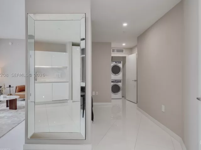 1-bedroom condo for rent in Miami - 851 NE 1st Ave 3402 - MondialRealty