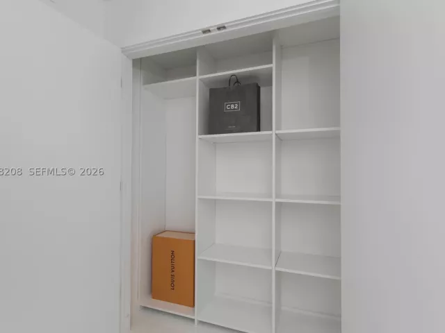 1-bedroom condo for rent in Miami - 851 NE 1st Ave 3402 - MondialRealty