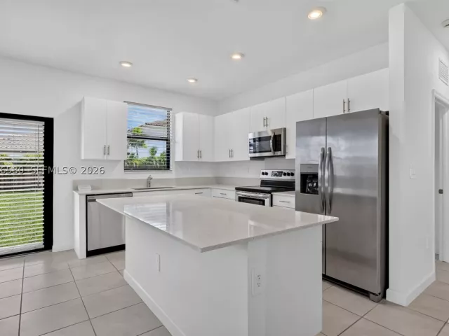 4-bedroom home for rent in Homestead - 11942 SW 239th St 11942 - MondialRealty