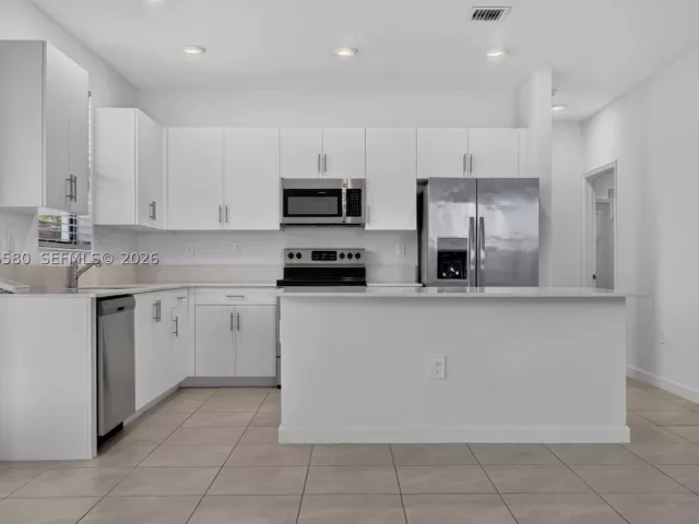 4-bedroom home for rent in Homestead - 11942 SW 239th St 11942 - MondialRealty