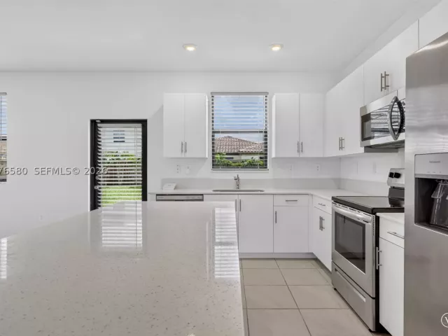 4-bedroom home for rent in Homestead - 11942 SW 239th St 11942 - MondialRealty