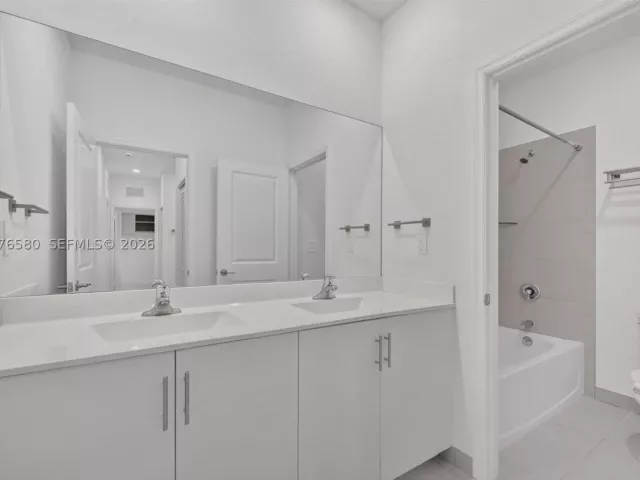 4-bedroom home for rent in Homestead - 11942 SW 239th St 11942 - MondialRealty
