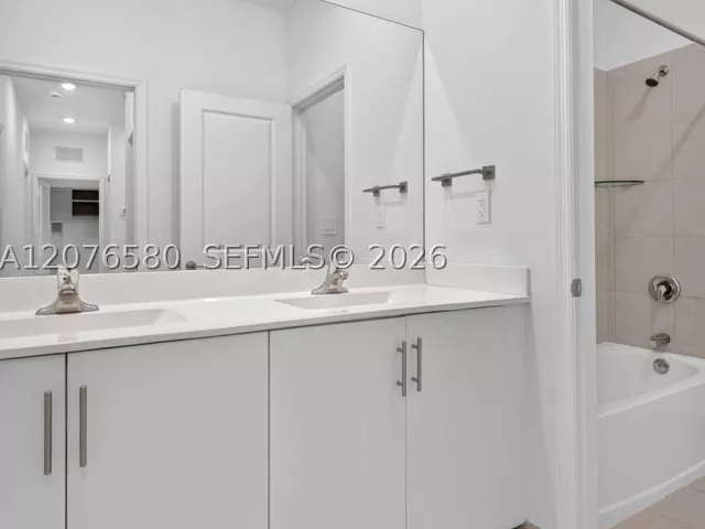4-bedroom home for rent in Homestead - 11942 SW 239th St 11942 - MondialRealty