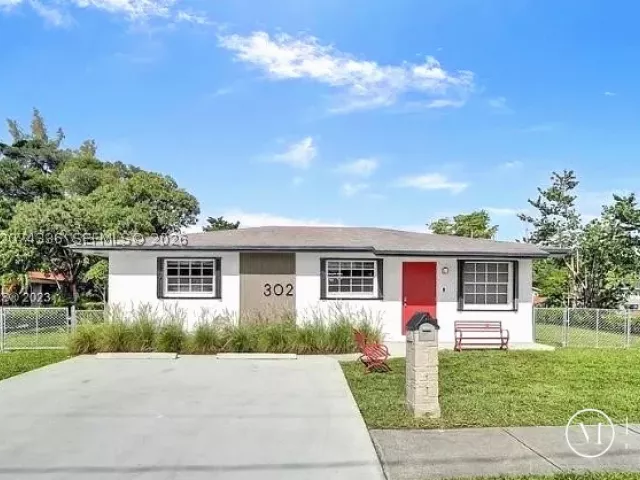 3-bedroom home for sale in Hallandale Beach - 302 NW 9th St - MondialRealty