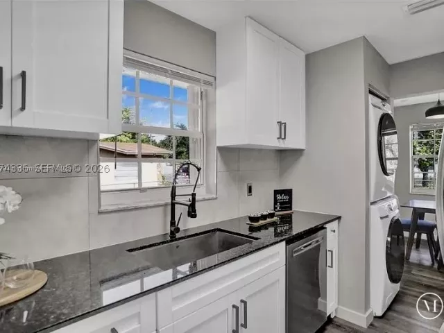 3-bedroom home for sale in Hallandale Beach - 302 NW 9th St - MondialRealty