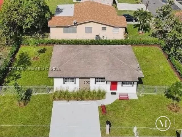 3-bedroom home for sale in Hallandale Beach - 302 NW 9th St - MondialRealty