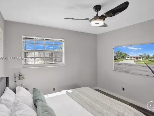 3-bedroom home for sale in Hallandale Beach - 302 NW 9th St - MondialRealty