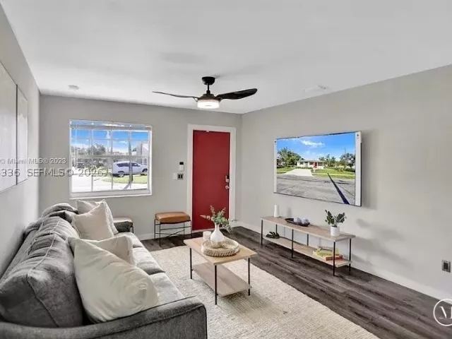 3-bedroom home for sale in Hallandale Beach - 302 NW 9th St - MondialRealty