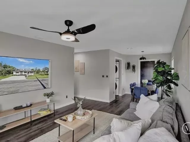 3-bedroom home for sale in Hallandale Beach - 302 NW 9th St - MondialRealty