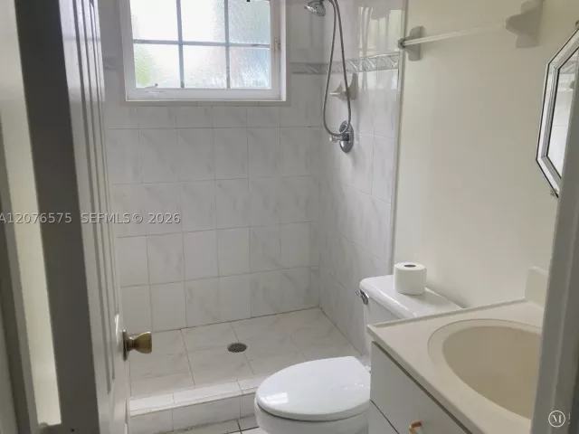 2-bedroom home for sale in Coral Gables - 334 Alesio Ave - MondialRealty