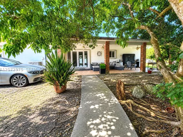 3-bedroom home for sale in Homestead - 20890 SW 236th St - MondialRealty