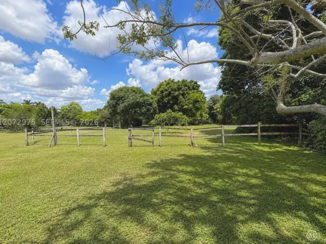 3-bedroom home for sale in Homestead - 20890 SW 236th St - MondialRealty