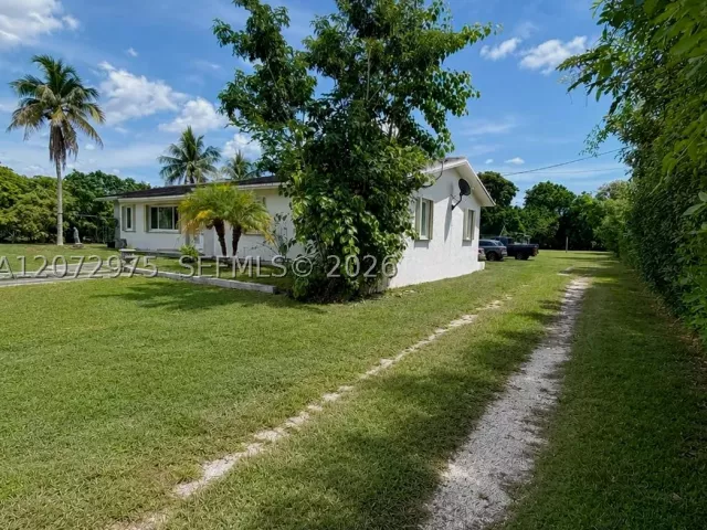 3-bedroom home for sale in Homestead - 20890 SW 236th St - MondialRealty