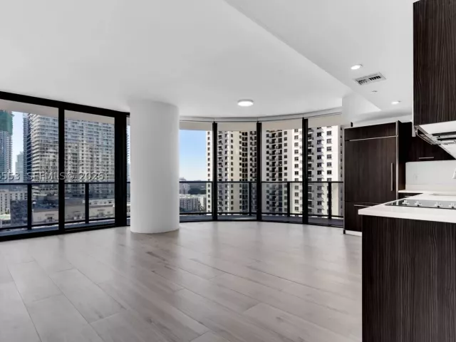2-bedroom condo for sale in Miami - 45 SW 9th St 1706 - MondialRealty