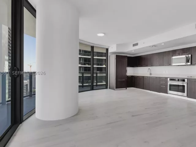 2-bedroom condo for sale in Miami - 45 SW 9th St 1706 - MondialRealty