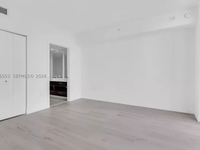 2-bedroom condo for sale in Miami - 45 SW 9th St 1706 - MondialRealty