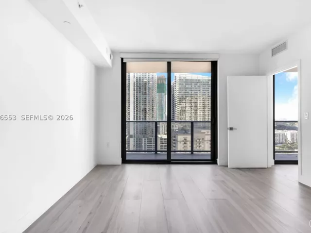 2-bedroom condo for sale in Miami - 45 SW 9th St 1706 - MondialRealty