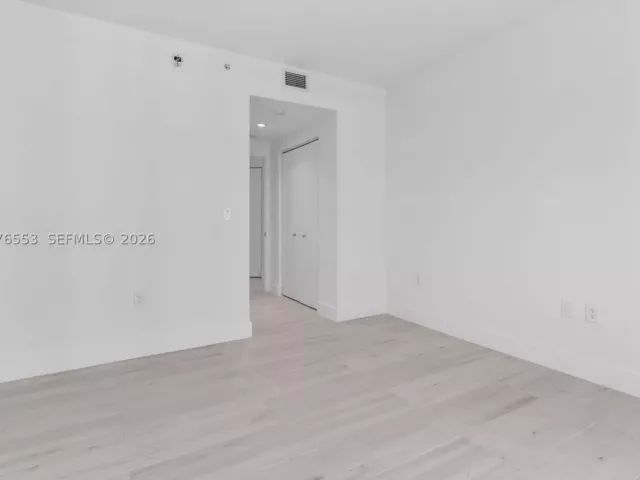 2-bedroom condo for sale in Miami - 45 SW 9th St 1706 - MondialRealty