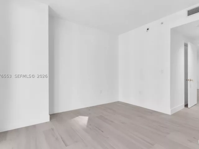 2-bedroom condo for sale in Miami - 45 SW 9th St 1706 - MondialRealty