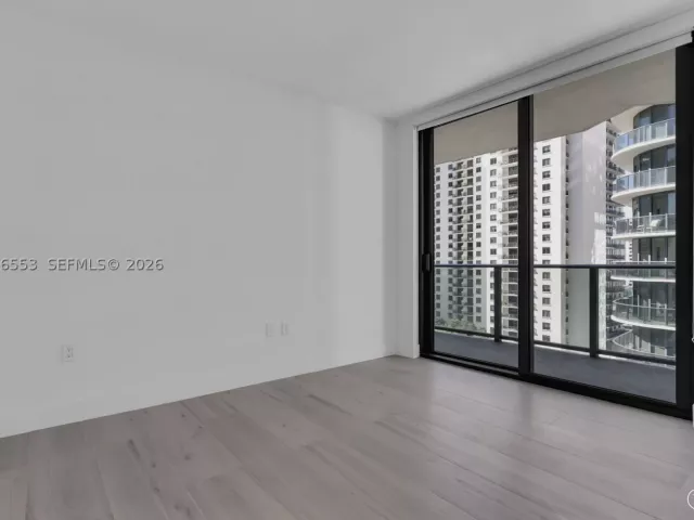 2-bedroom condo for sale in Miami - 45 SW 9th St 1706 - MondialRealty