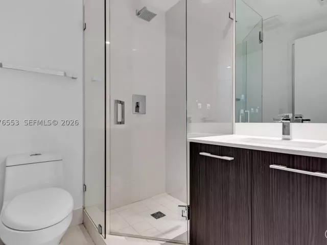 2-bedroom condo for sale in Miami - 45 SW 9th St 1706 - MondialRealty