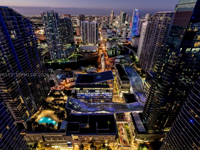 2-bedroom condo for sale in Miami - 45 SW 9th St 1706 - MondialRealty