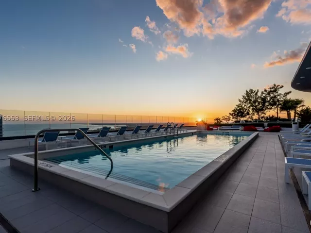2-bedroom condo for sale in Miami - 45 SW 9th St 1706 - MondialRealty